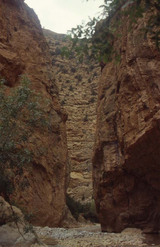 Passage étroit dans les gorges de l’Assif Melloul, le 13 août 1994