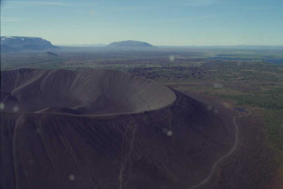 Les anneaux de Tephra de Hverfell vus d’avion, le 7 août 1995