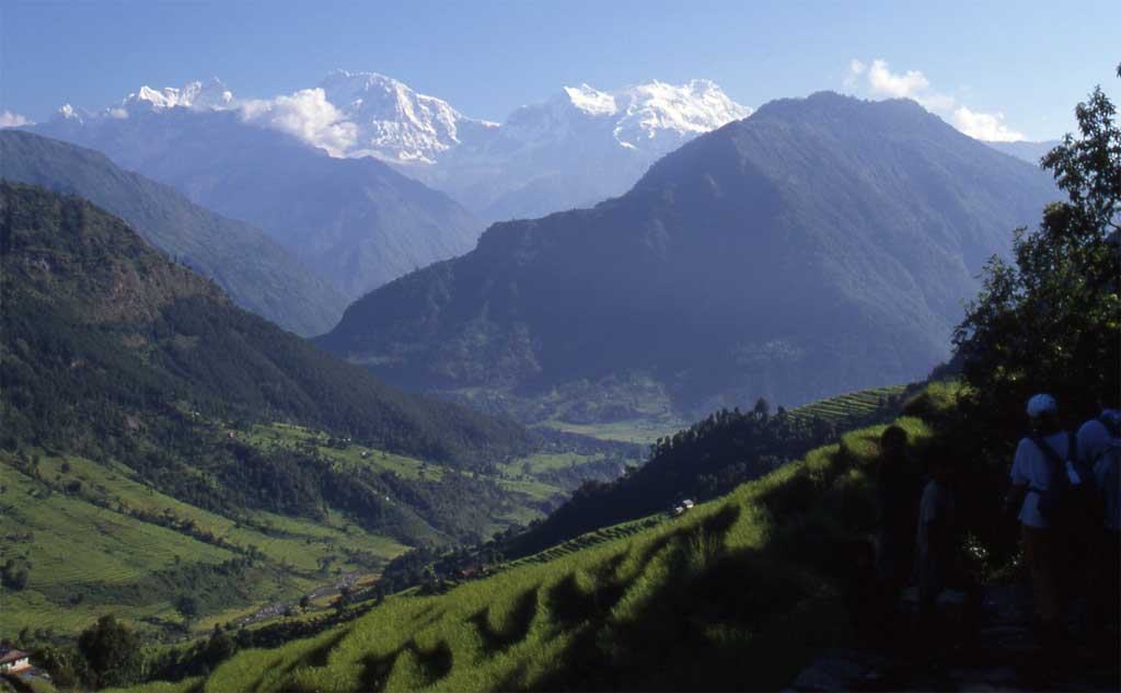 Les Manaslu, Pic 29 et Himal Chuli pendant la descente de Baglung Pani à Khudi Bazar, le 12 octobre 1998