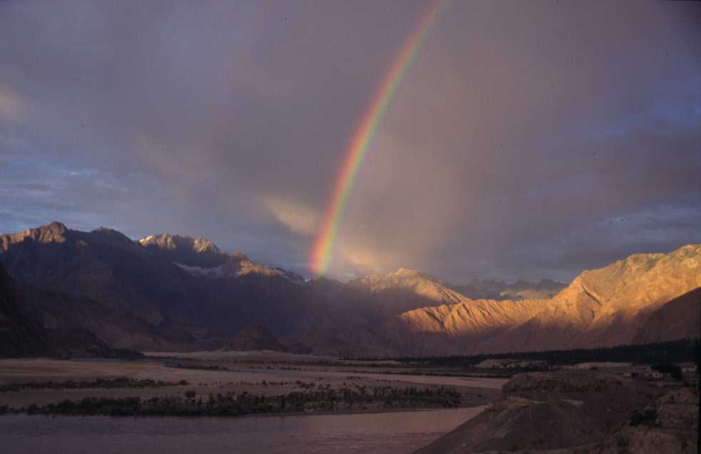 Vue de Skardu au Pakistan, le 4 août 1999