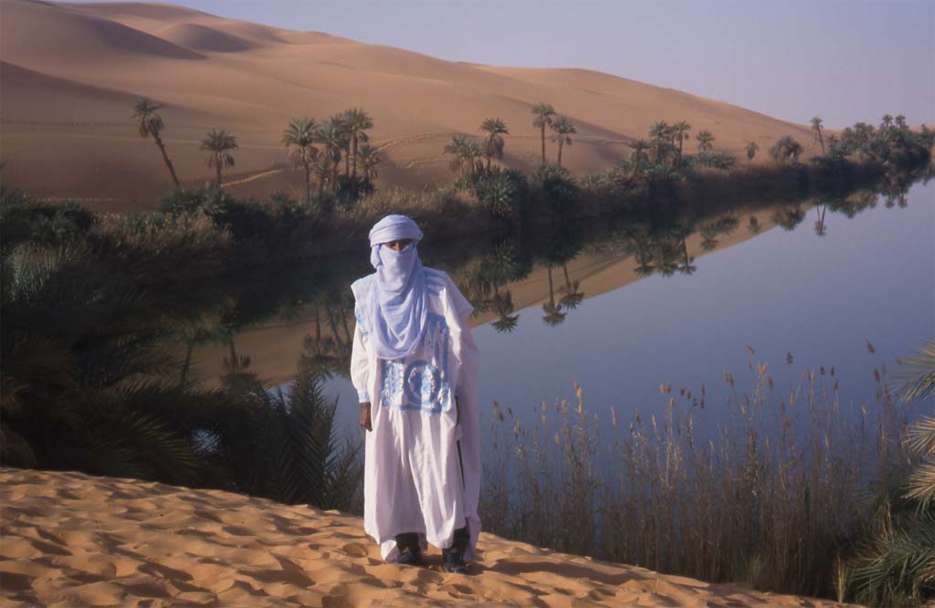 Le lac d’Um el Ma dans l’erg d’Ubari, le 22 février 2002