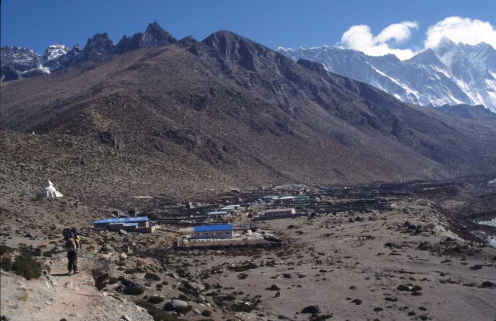 Le village et la vallée de Dingboche, le 21 avril 2003