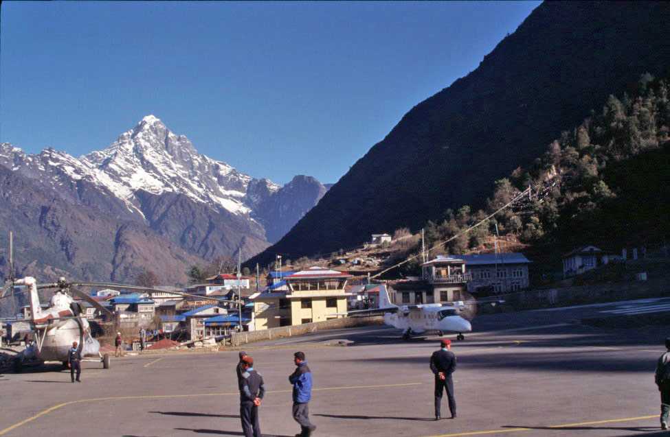 L’aéroport de Lukla, le 8 avril 2003