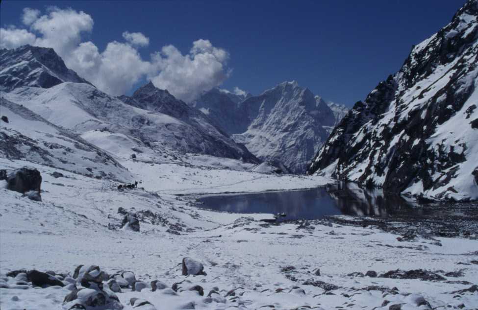 Le premier lac de Gokyo, le 14 avril 2003