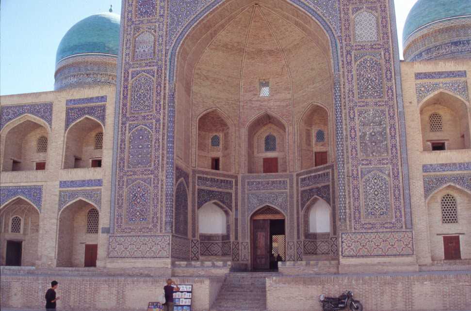 La médersa Mir-i-Arab de Boukhara, le 24 août 2004