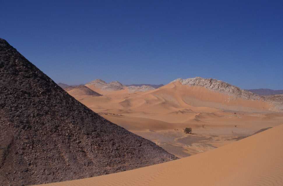 Lors de la traversée des montagnes de marbre (Ilakane), le 23 février 2004