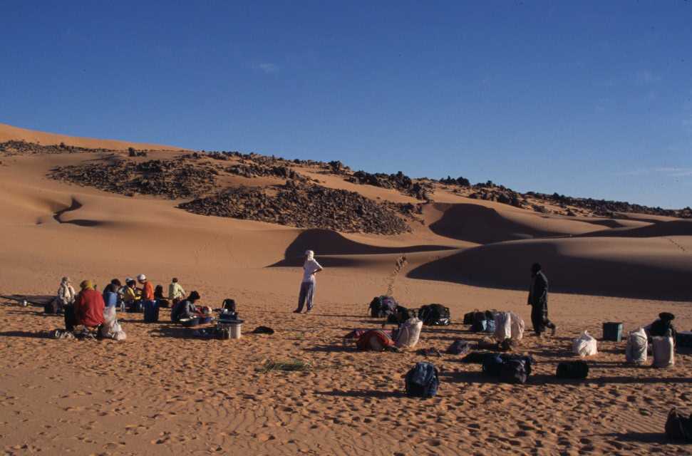 Petit déjeuner au camp d’Issaouane, le 22 février 2004