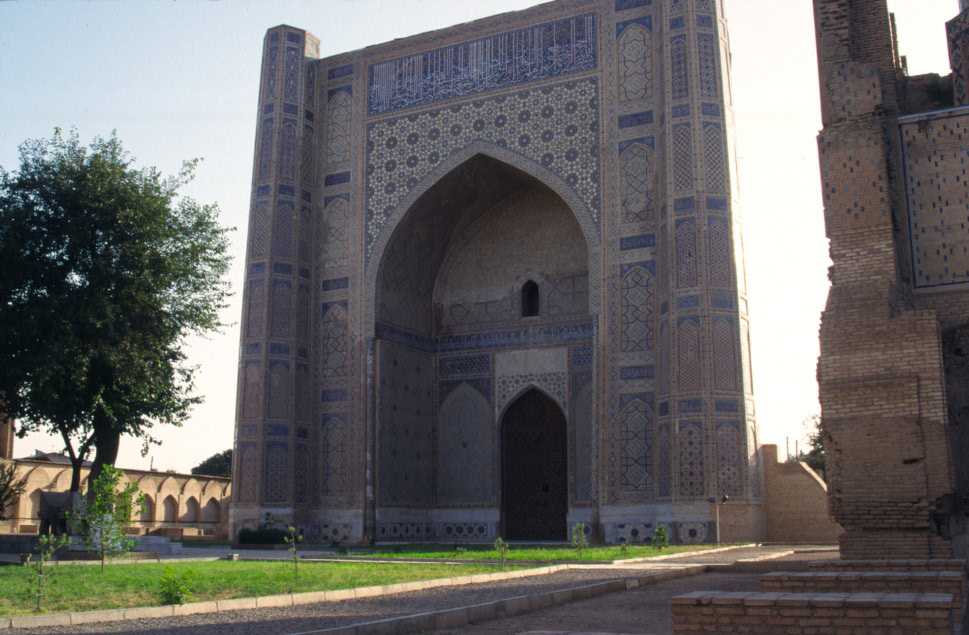 Le mihrâb de la mosquée Bibi Khanym à Samarcande, le 9 août 2004