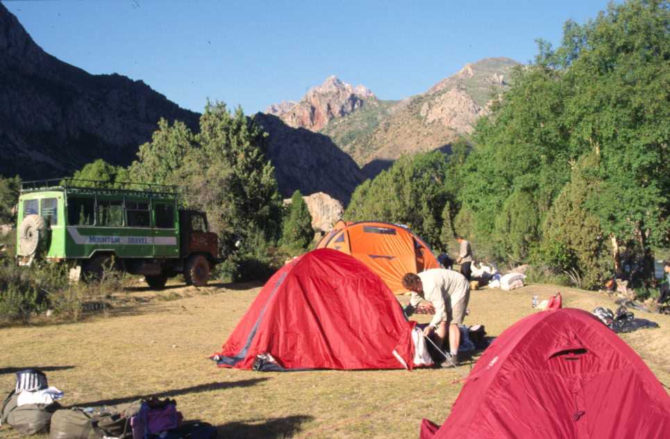 Lever de camp à Sarytag, le 11 août 2004