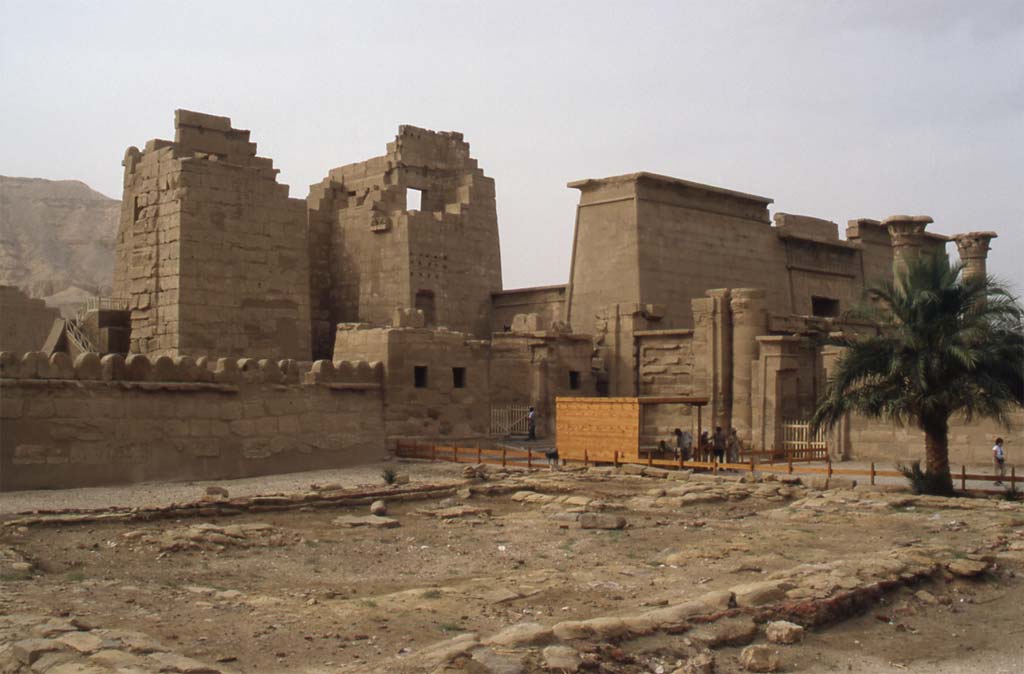 Le temple de Médinet Habou, le 22 avril 2005
