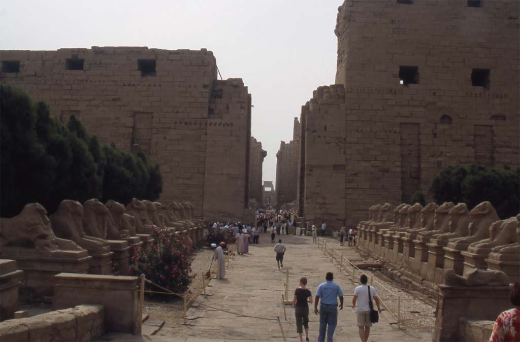 L’entrée du temple de Karnak, le 23 avril 2005
