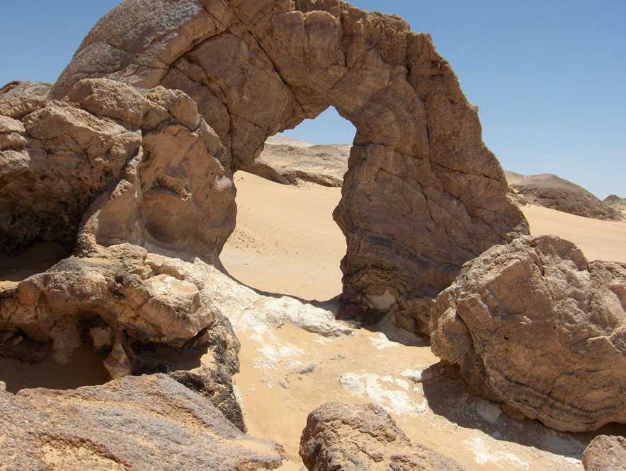 Arche naturelle sur la montagne de quartz, le 15 avril 2005