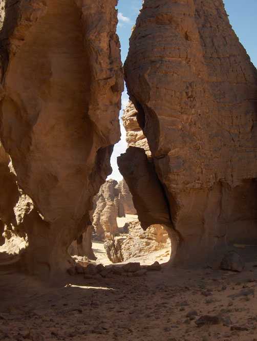 Piton de grès à Tin Abateka, le 14 mars 2006