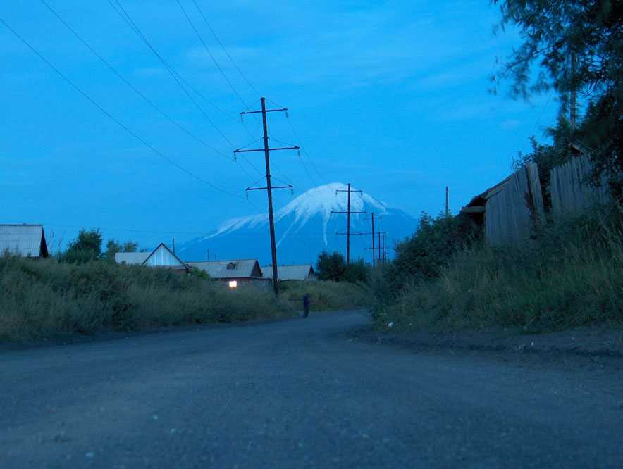 Le volcan Tolbatchik vu depuis Kozirievsk, le 14 août 2006