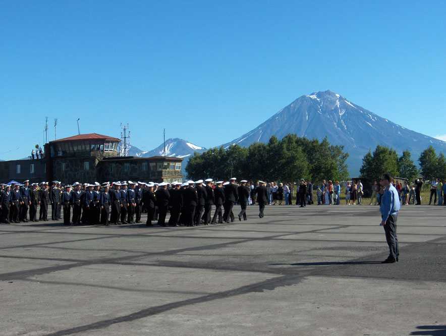 Défilé militaire sur la base aérienne de Petropavlovsk (20 août 2006)