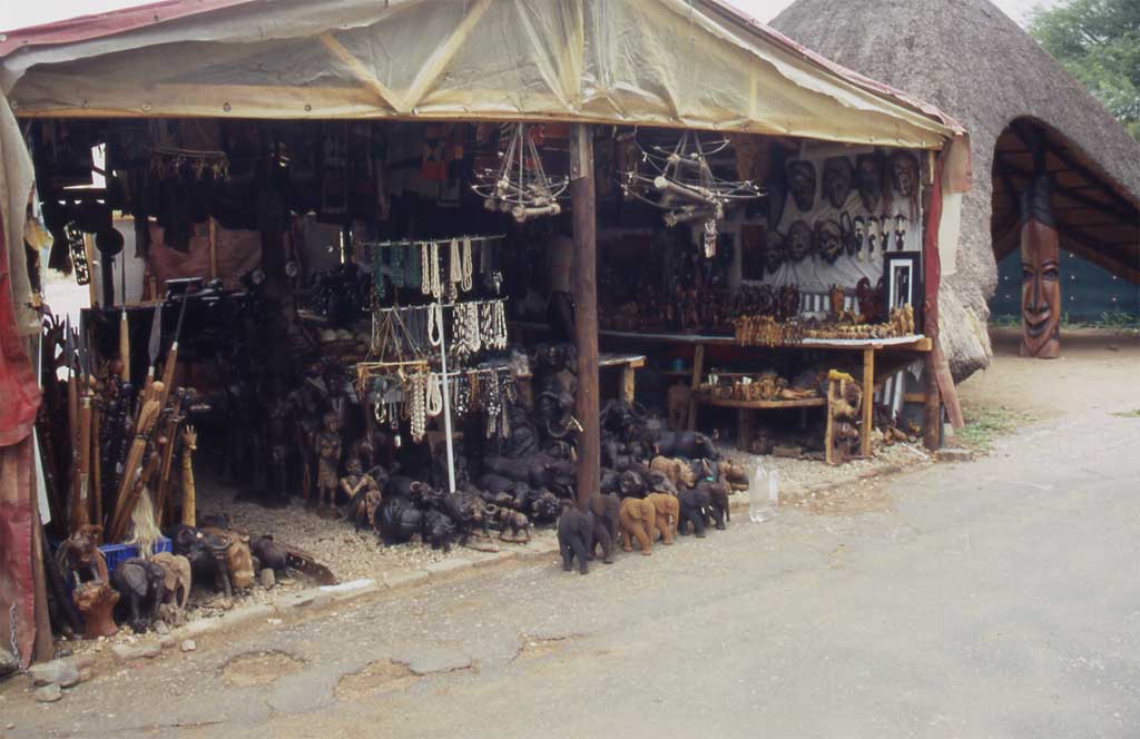 Marchands d’« art africain » à Okahandja, le 28 décembre 2006