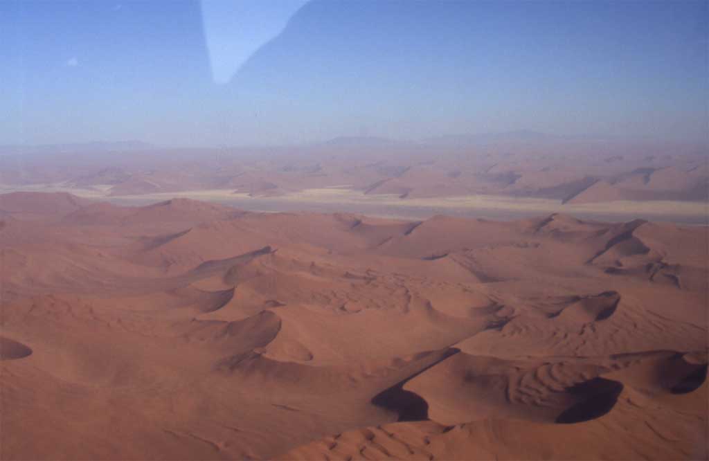 Nous arrivons au-dessus de la vallée de Sossusvlei (30  décembre 2006)