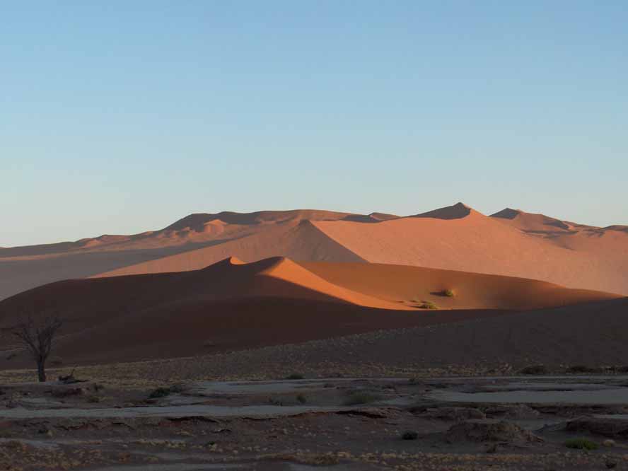 Sossusvlei au petit matin, le 1ᵉʳ janvier 2007