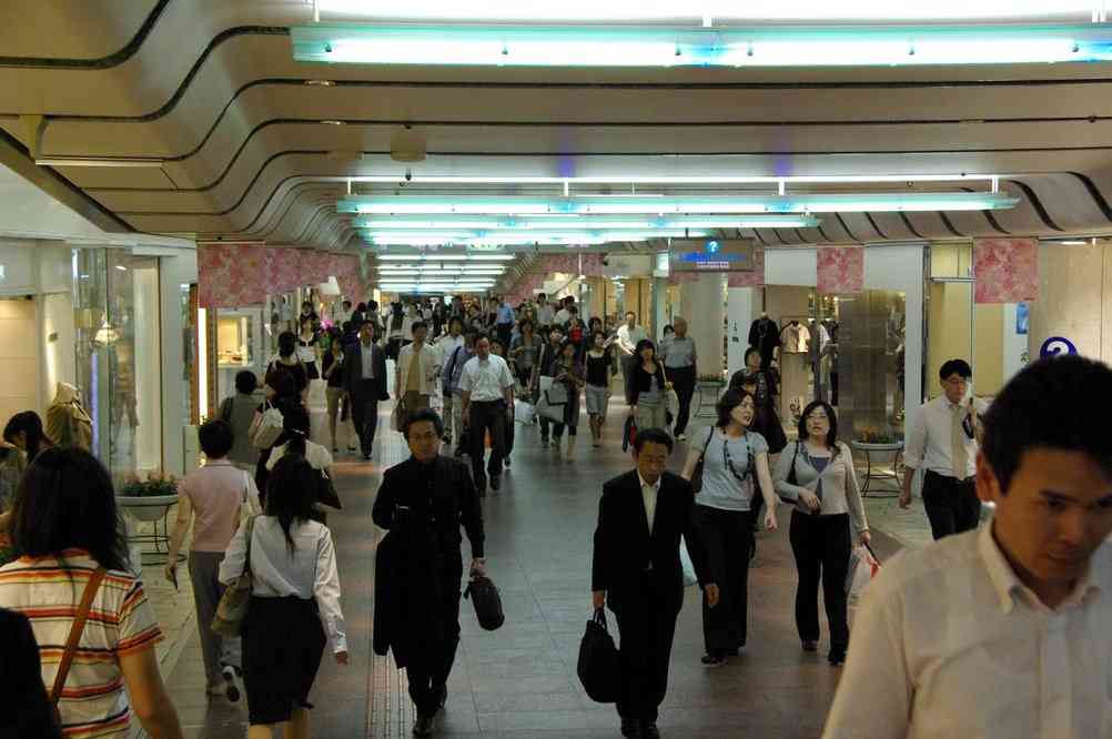 Galerie commerciale sous une rue de Kobé, dans le quartier de Sannomiya (12 septembre 2007)