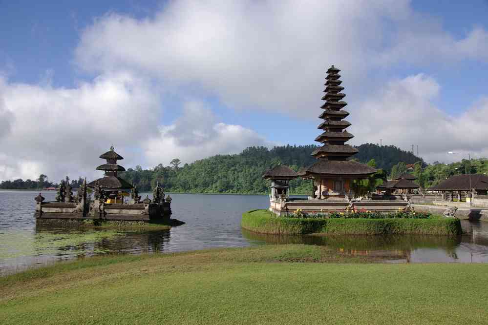 Le temple d’Ulun Danu sur le lac Bratan, le 7 juillet 2007