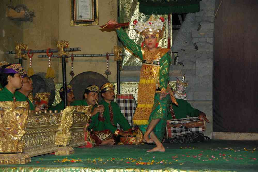 Danses balinaises traditionnelles à Sebatu, le 8 juillet 2007