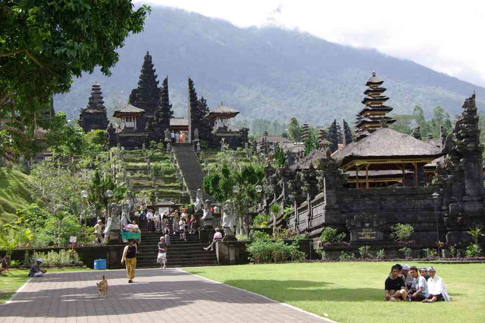 Vue générale du temple de Besakih, le 9 juillet 2007