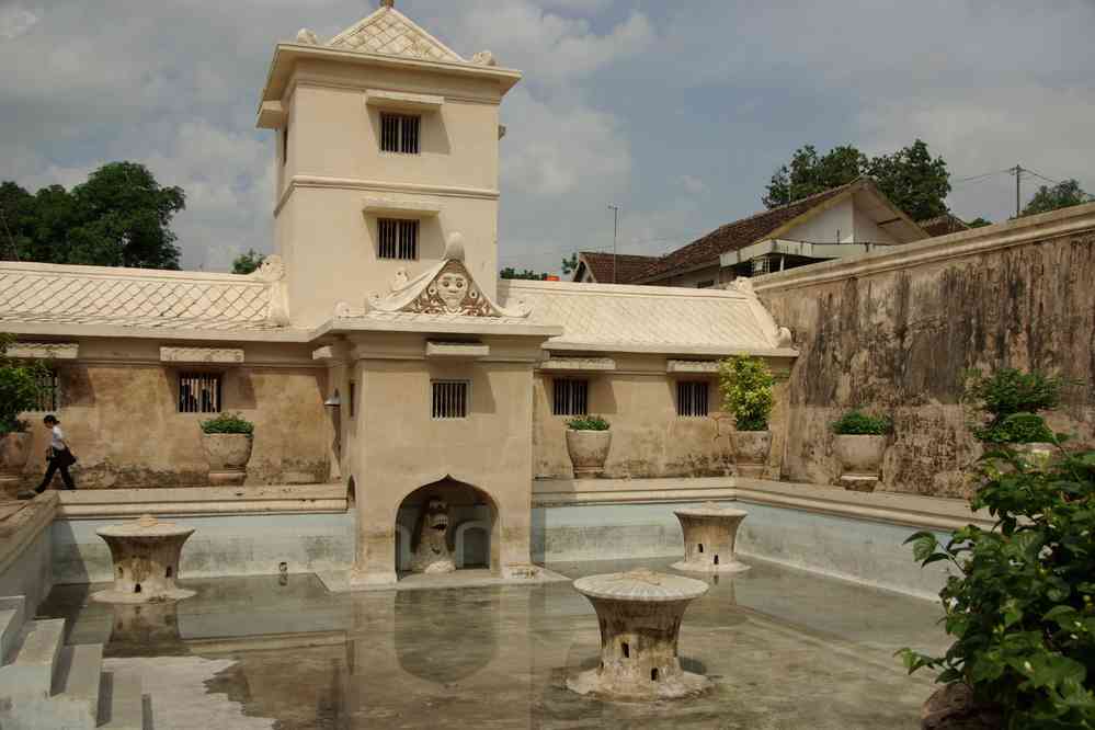 Une vue du palais aquatique de Yogyakarta, le 22 juillet 2007