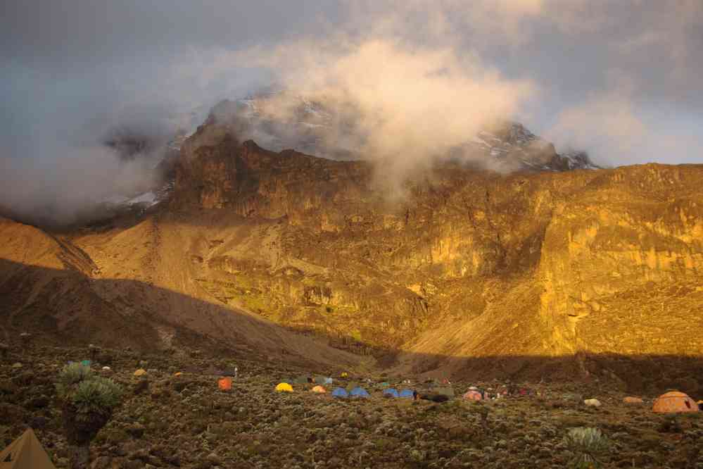 Le Kibo et le mur de Barranco au coucher du soleil, le 13 février 2008