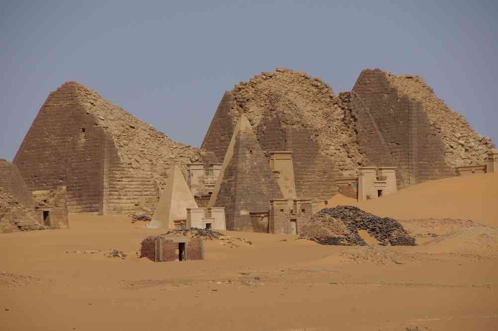 Pyramides de la nécropole royale de Méroé, le 30 décembre 2008