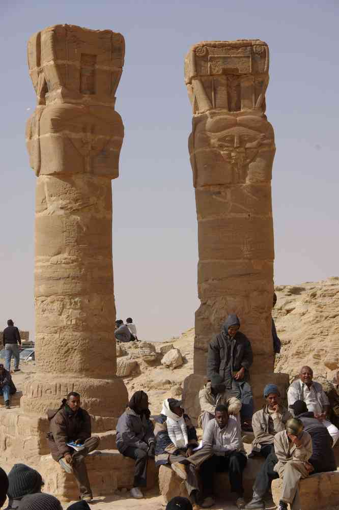 Colonnes du temple de Moût à Karima, le 1ᵉʳ janvier 2009