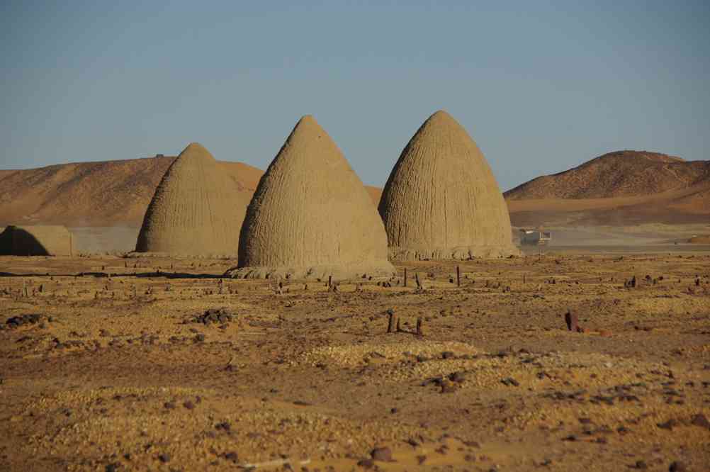 Marabouts en pisé près de l’ancienne Dongola, le 4 janvier 2009