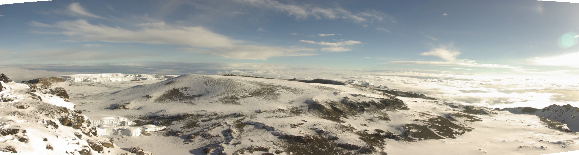 Panoramique du cratère du Kilimandjaro, le 15 février 2008