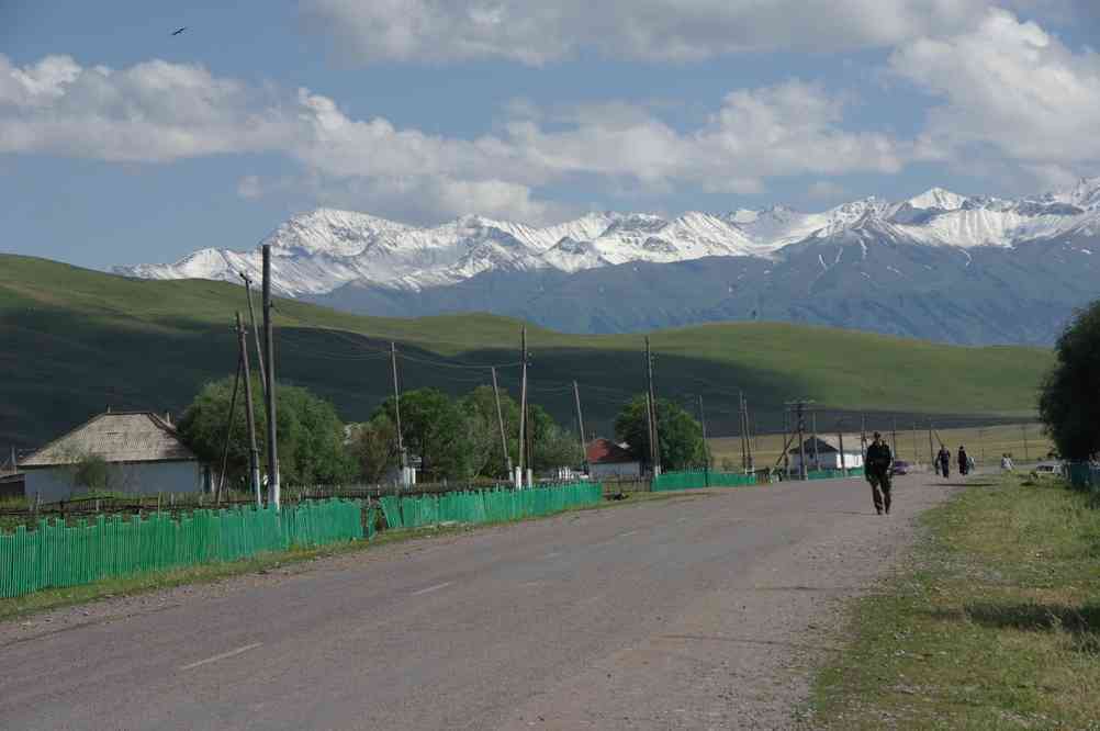 Les contreforts du T’ien-chan vus des alentours de Karkara, le 6 août 2009