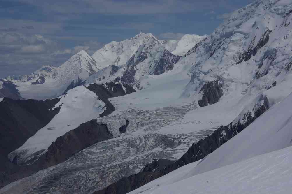 Du pic Obzorni (Обзорный) : vue sur des montagnes côté chinois ; le 18 août 2009