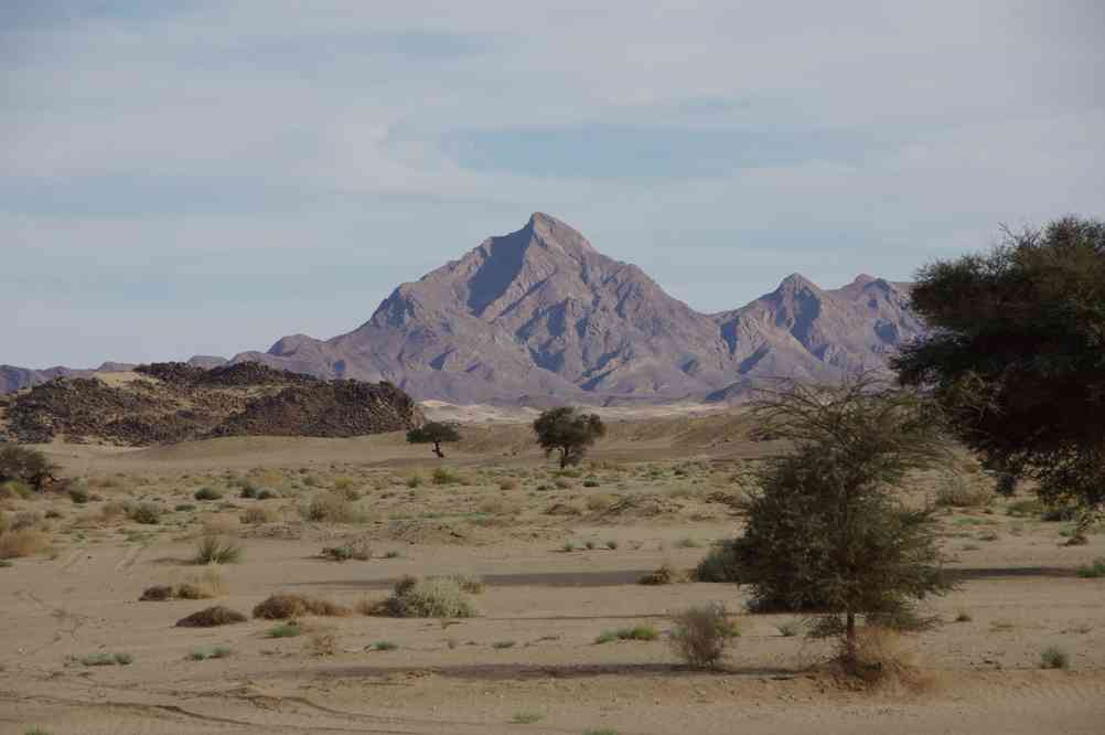 Contrefort du Hoggar près du camp d’Ouari, le 24 janvier 2010