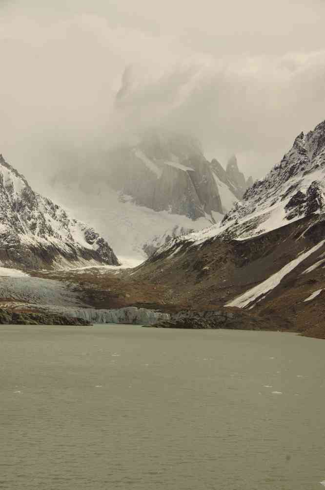 La silhouette du Cerro Torre vue du camp Agostini, le 9 novembre 2012