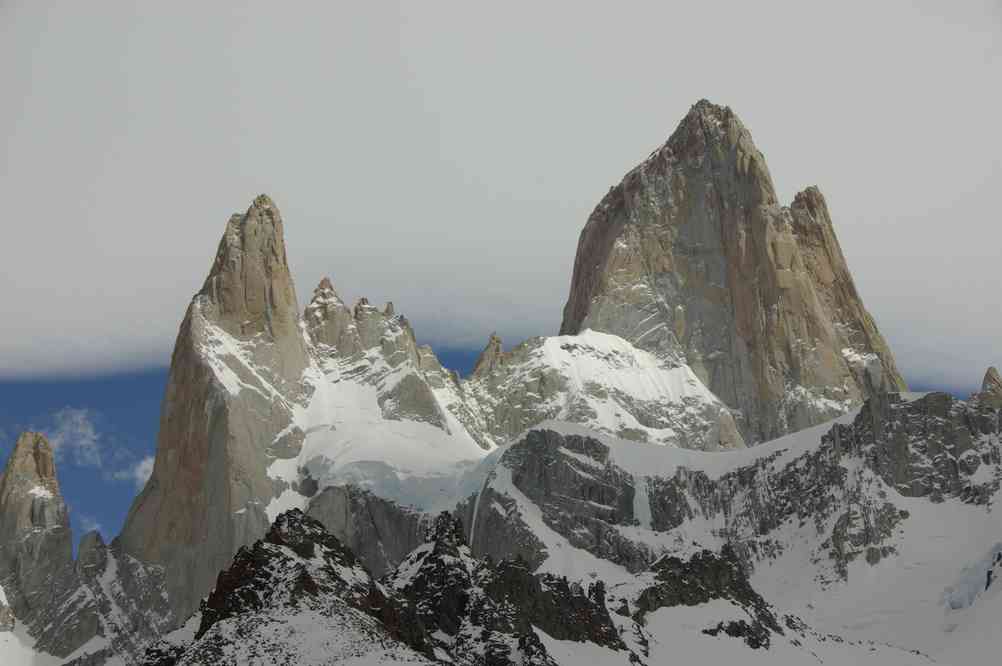 Les aiguilles Juarez, Poincenot et le Fitz Roy. Des abords du lac de Los Tres (10 novembre 2012)