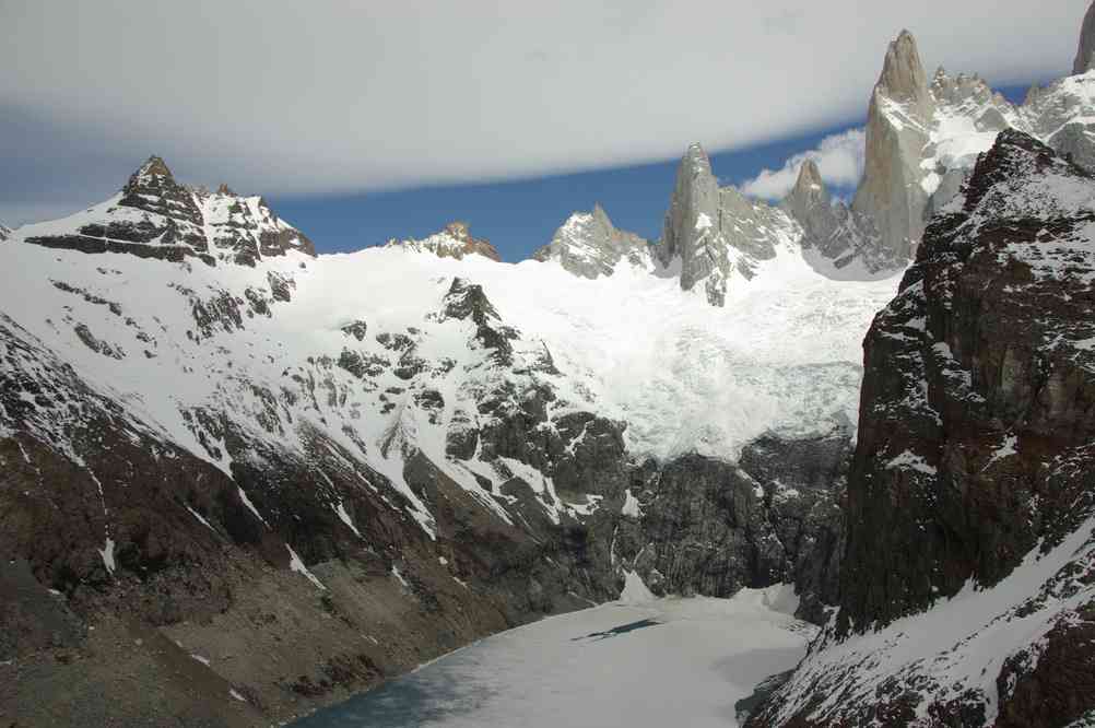 Au fond à droite, les aiguilles Saint-Exupéry, Juarez et Poincenot. En contrebas, le lac Sucia (10 novembre 2012)