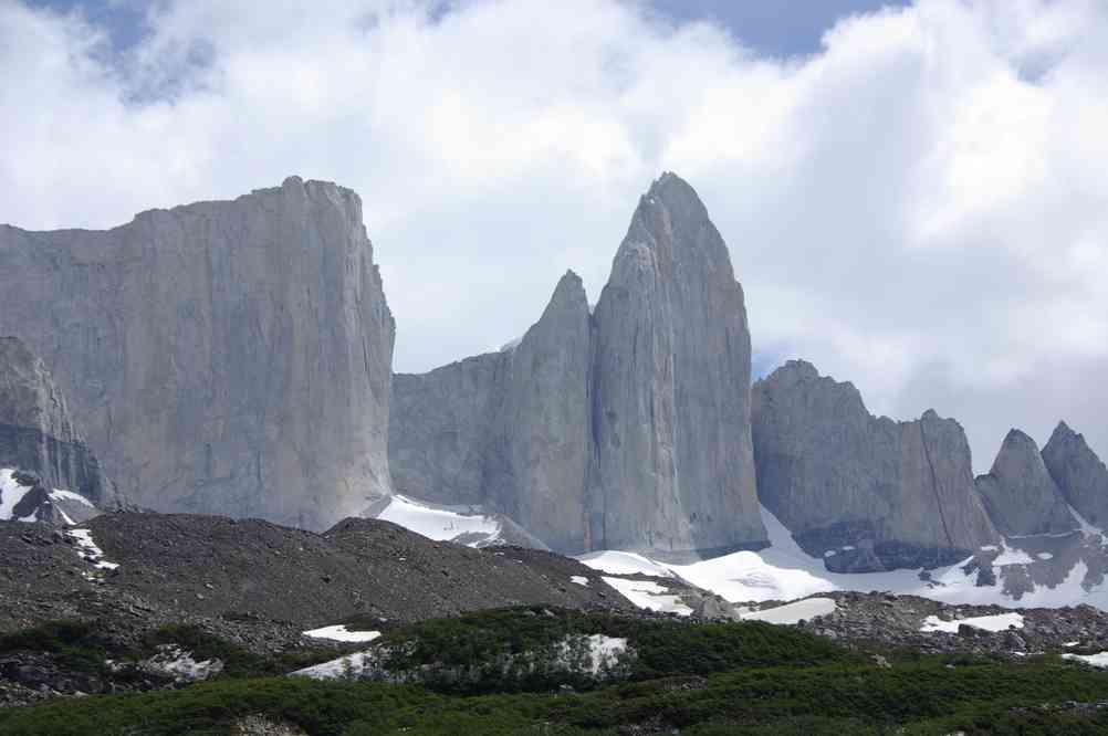 La Cathédrale vue des hauts de la vallée du Français, le 19 novembre 2012