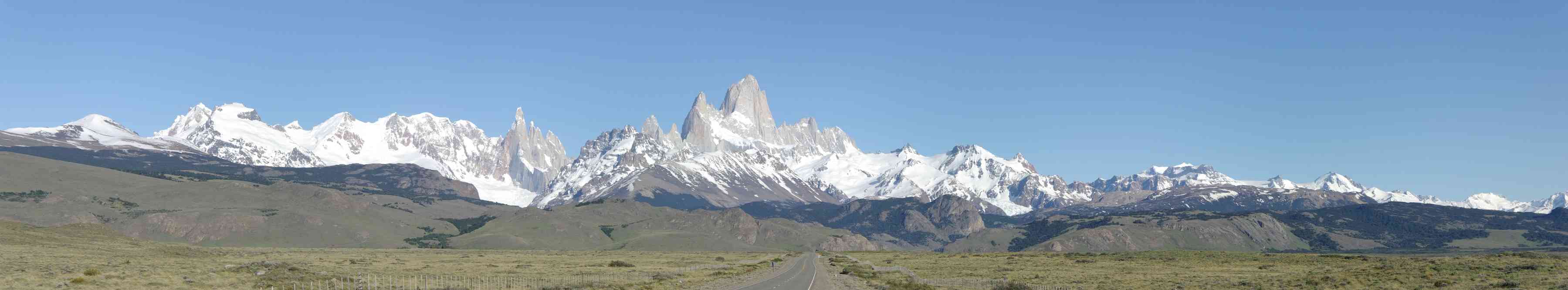 Le massif du Fitz Roy vu depuis la route d’El Chaltén, le 12 novembre 2012