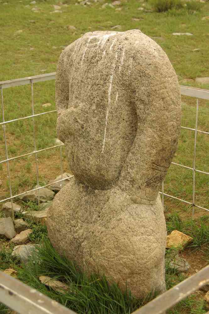 Stèle d’époque turkmène (tombe de Türkein du VIIIe siècle), le 7 août 2013