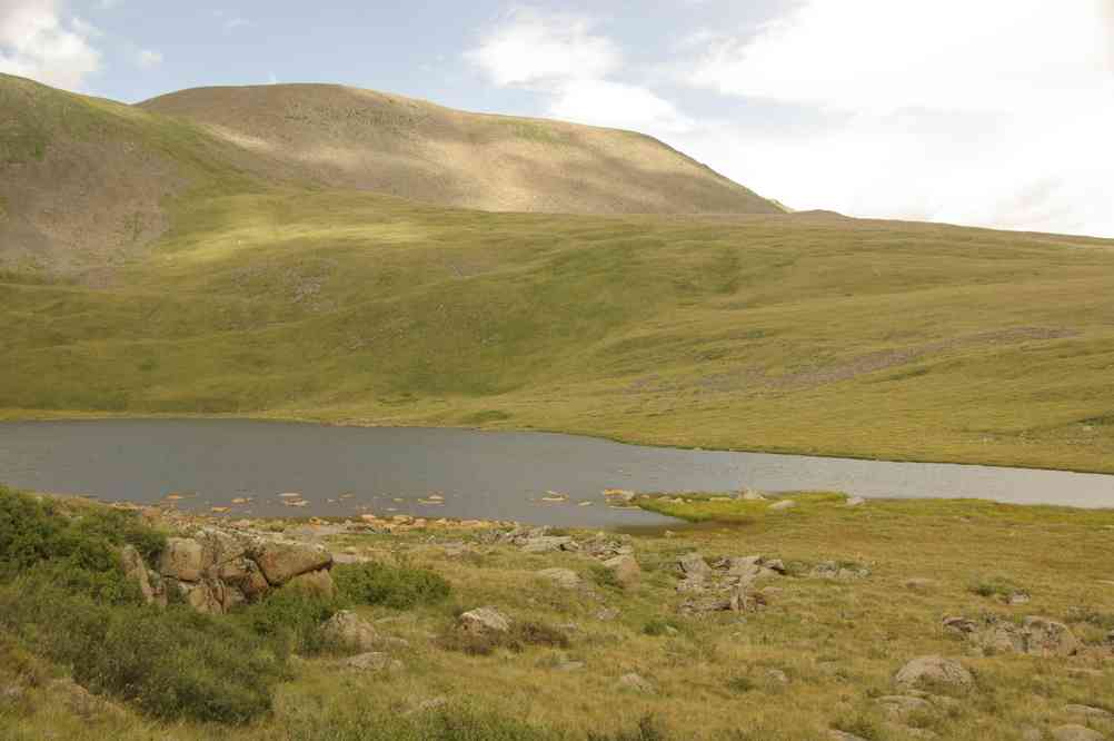 Petit lac avec éclaircie, le 12 août 2013