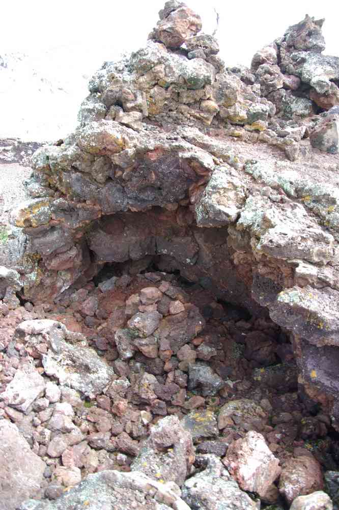 unnel 
de lave sur le volcan Khorgö (Хоргын тогоо), le 19 août 2013