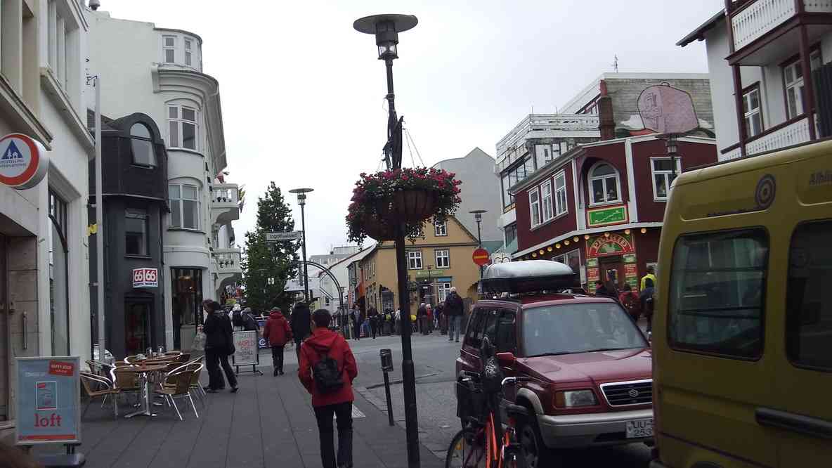Dans le centre piétonnier de Reykjavík, le 16 juillet 2014 Dans le centre piétonnier de Reykjavík, le 16 juillet 2014
