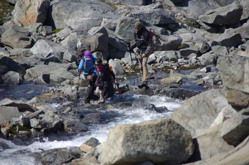 Randonnée dans la vallée Kûgarmîtavqutâ, le 7 juillet 2014