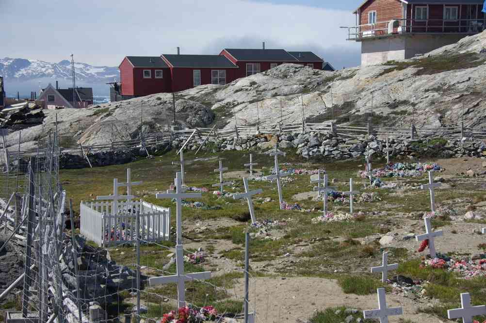 Le cimetière de Tiniteqilâq, le 8 juillet 2014