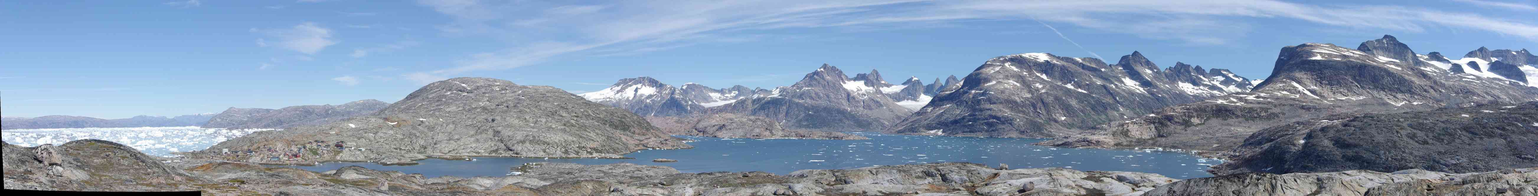 Vue panoramique du fjord Sermilik et des montagnes, le date