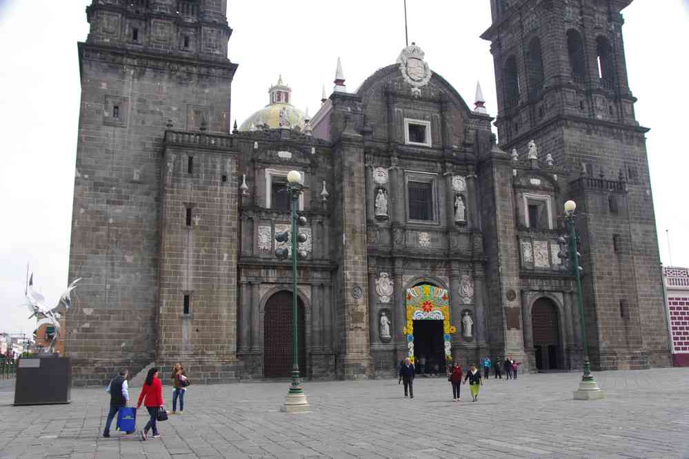 L’entrée de la cathédrale de l’Immaculée Conception à Puebla, le 18 janvier 2016