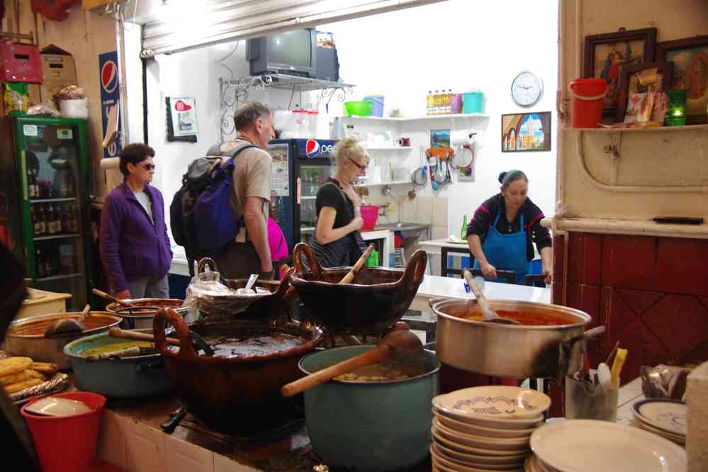 Repas dépaysant dans le marché de Cholula, le 18 janvier 2016