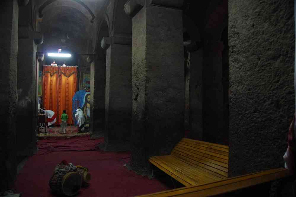 Lalibela (ላሊበላ), intérieur de l’église de Bete Medhane Alem (ቤተ መድኃኔ ዓለም), le 9 janvier 2017